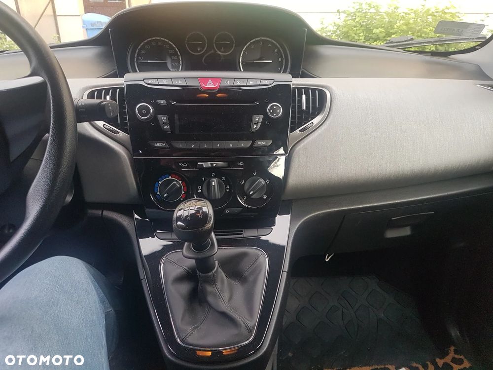 Lancia Ypsilon 1.2 8V Silver - 16
