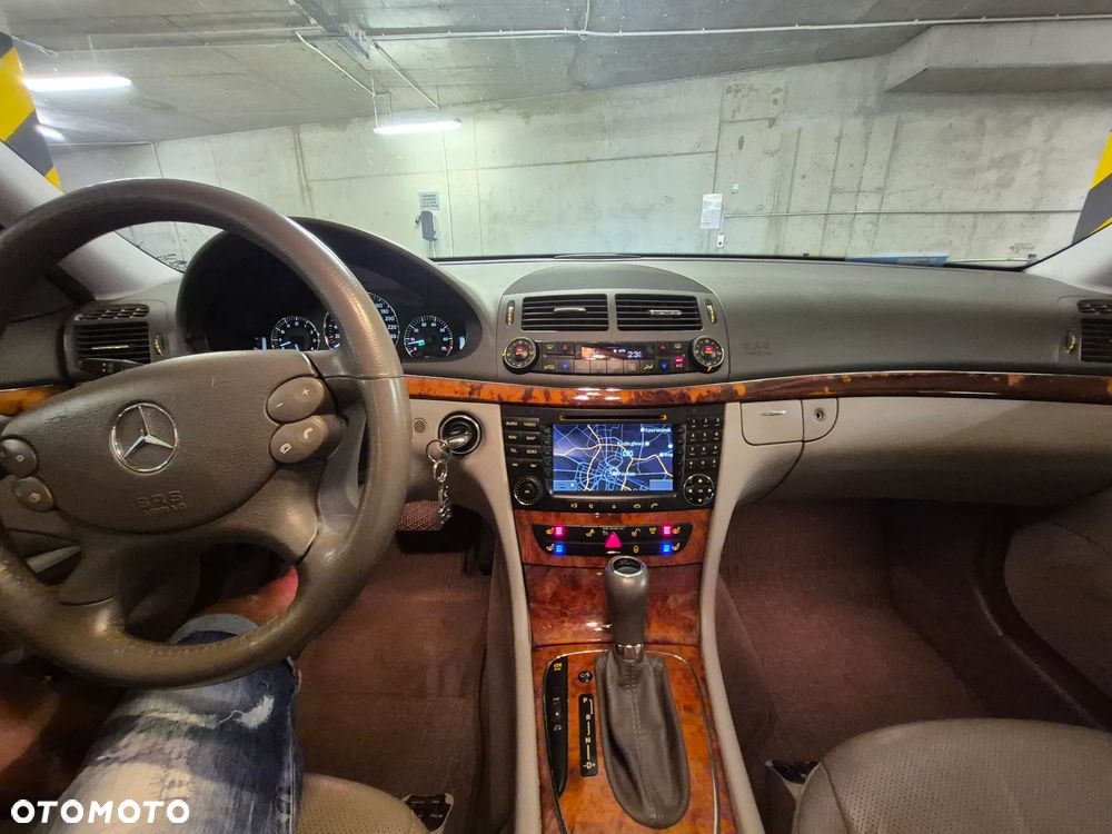 Mercedes-Benz Klasa E 500 4Matic Automatik Elegance - 18