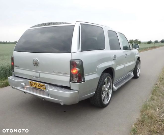 Cadillac Escalade - 4