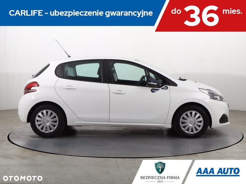 Peugeot 208 - 8