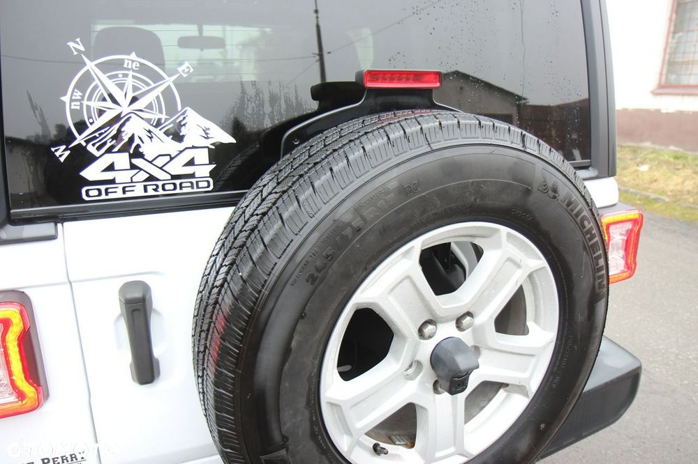 Jeep Wrangler - 12
