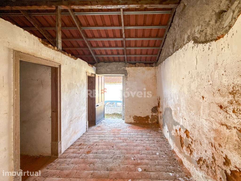 Arrecadação com Terreno e Potencial para Habitação - Roda Pequena - Grande imagem: 2/21