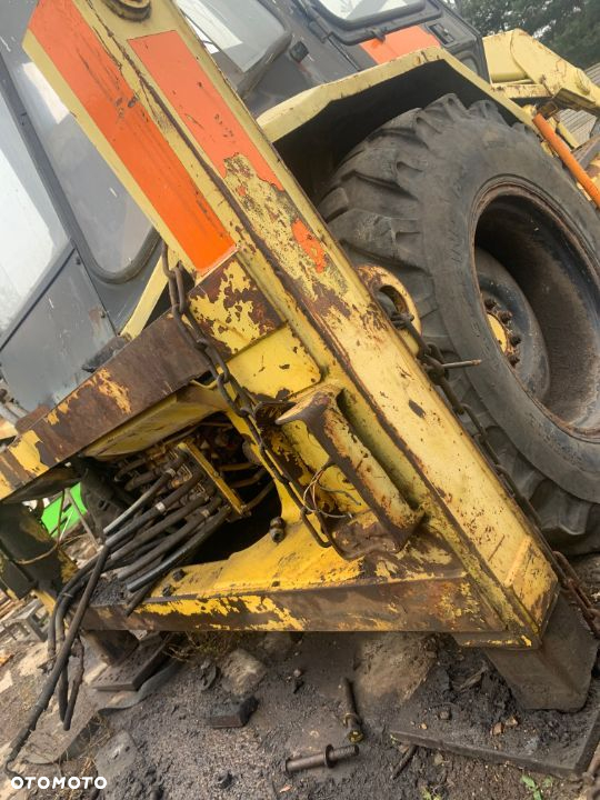 Podpory tylne do koparko ładowarki CAT 428B koparkoładowarki - 4