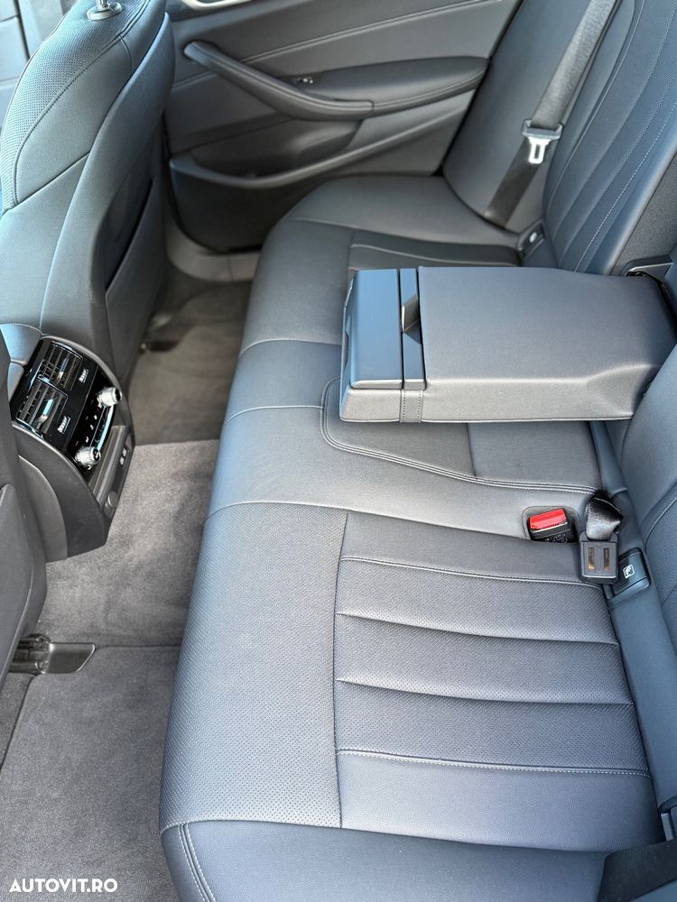 BMW Seria 5 520i AT MHEV - 11