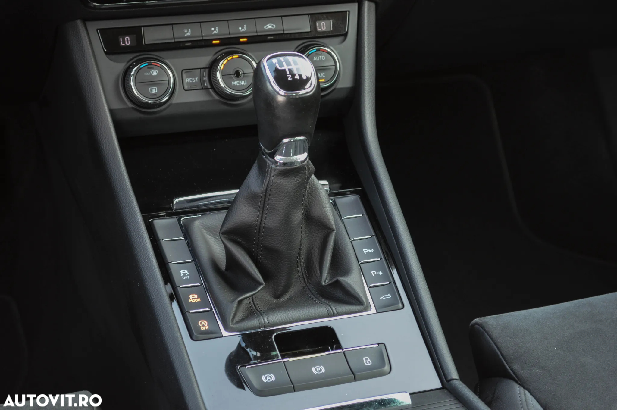 Skoda Superb Combi 2.0 TDI Style - 40