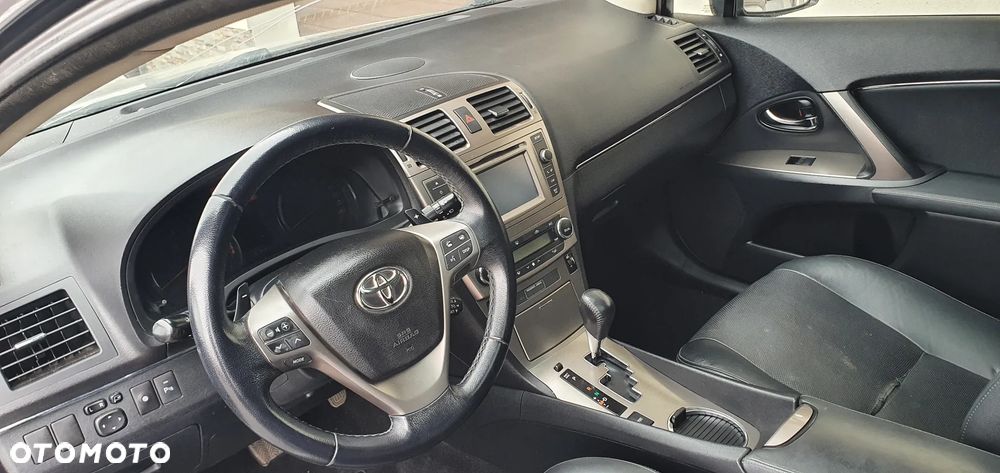 Toyota Avensis - 13