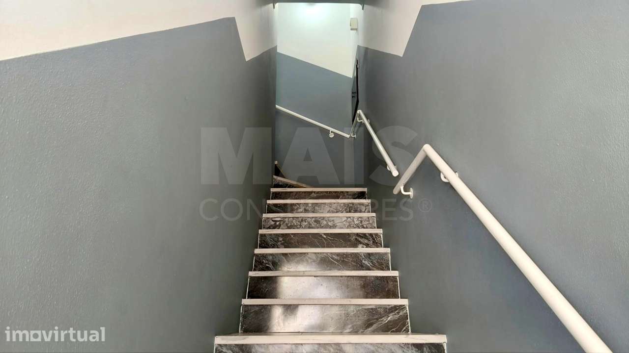 Apartamento T2 com Terraço e Potencial | Centro das Caldas da Rainha - Grande imagem: 2/33