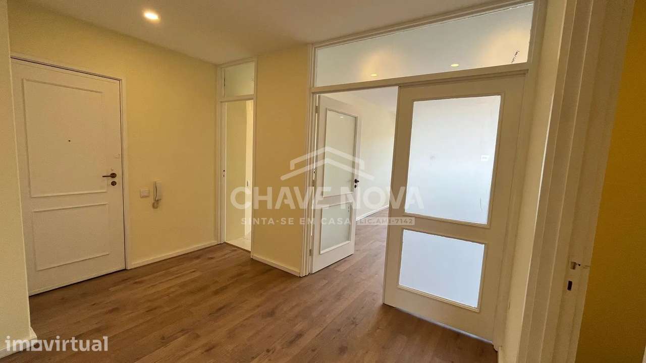 Apartamento T3+1 com Varanda e Garagem em Oliveira do Douro, VNGaia - Grande imagem: 4/22