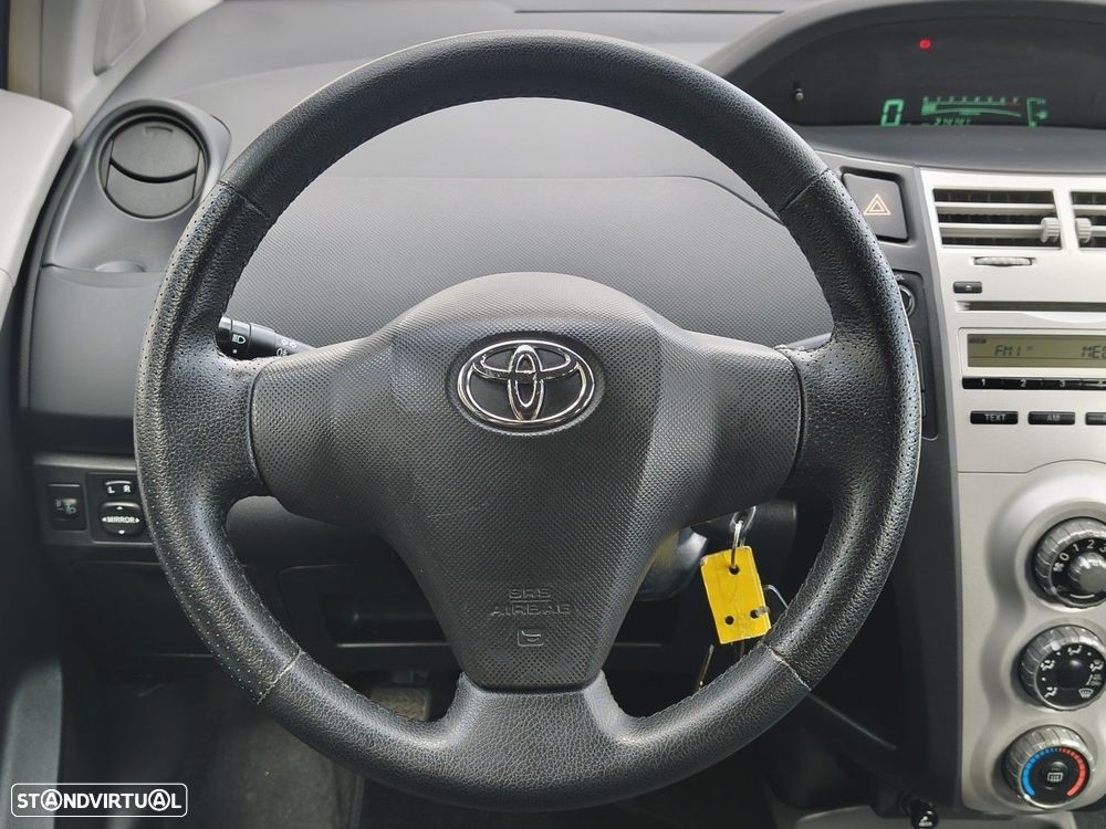 Toyota Yaris 1.0 VVT-i - 4
