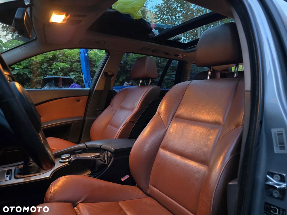 BMW Seria 5 525d - 32