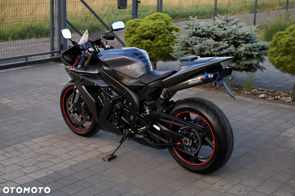 Yamaha R1 - 9