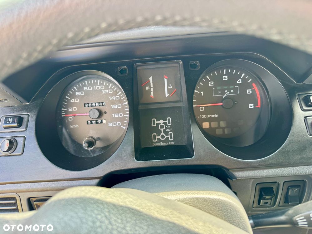 Mitsubishi Pajero - 19