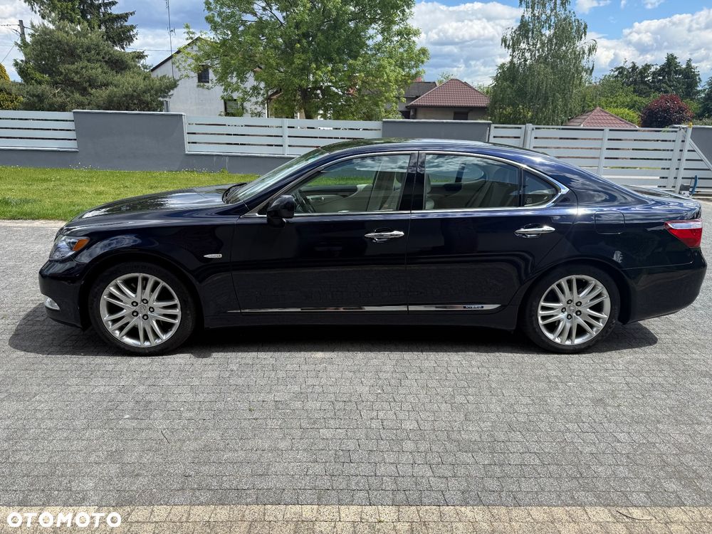 Lexus LS 600h - 16