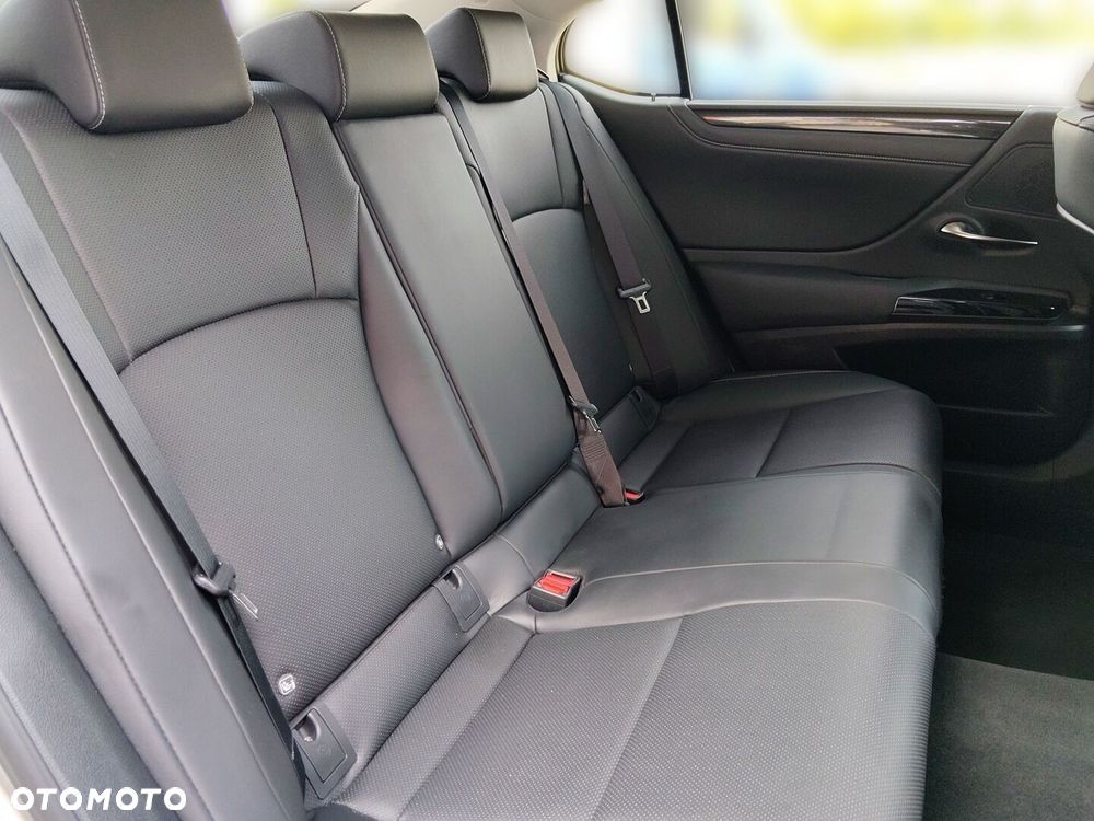 Lexus ES 300h Business Edition - 15