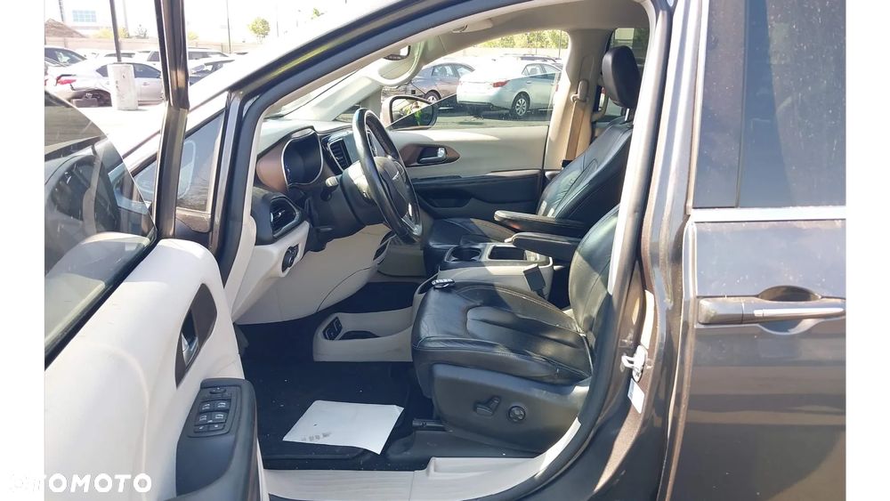 Chrysler Pacifica - 7