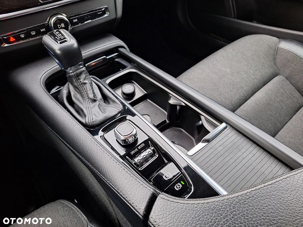 Volvo V90 D4 Momentum Pro - 34