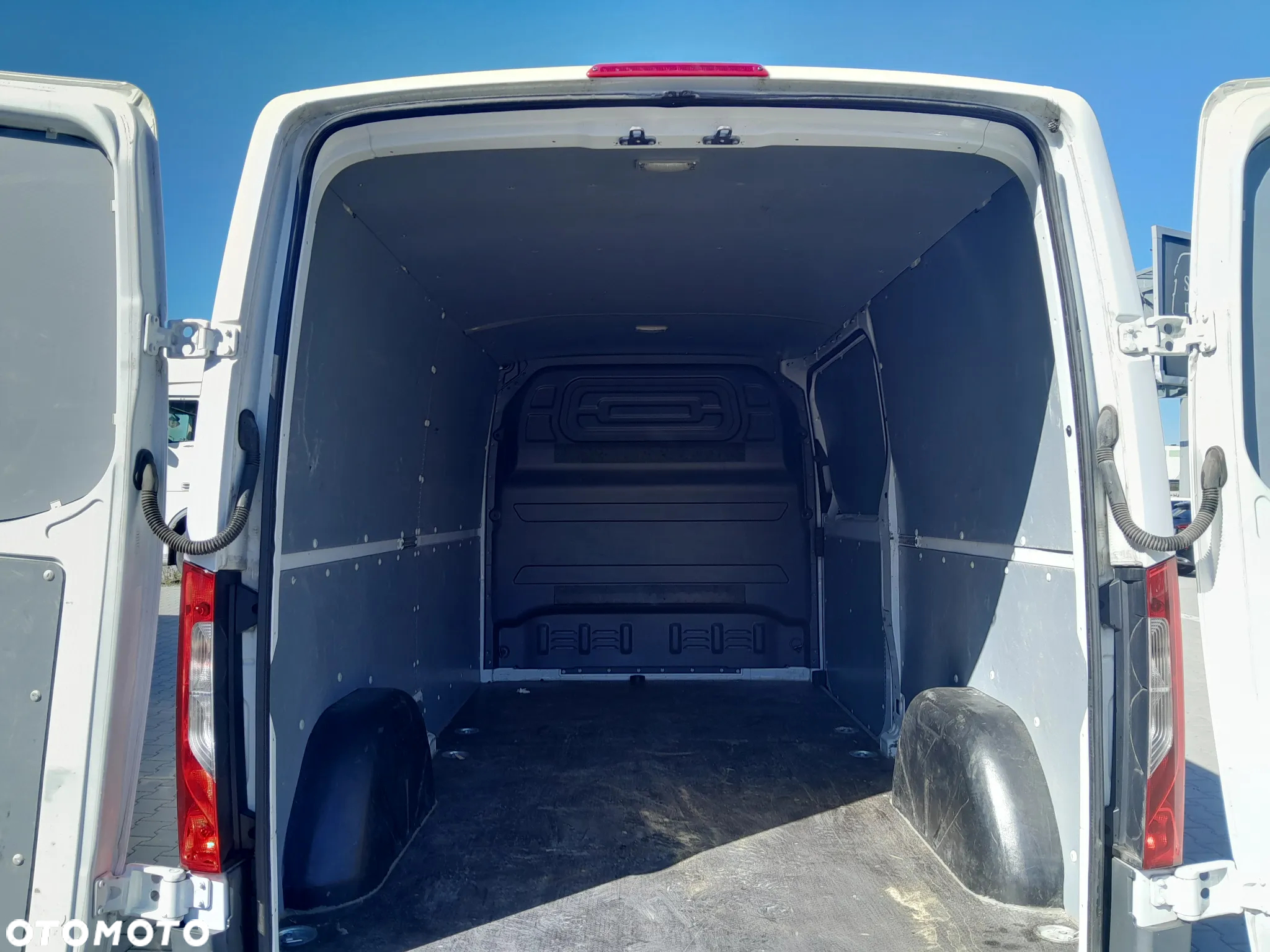 Mercedes-Benz Sprinter - 16