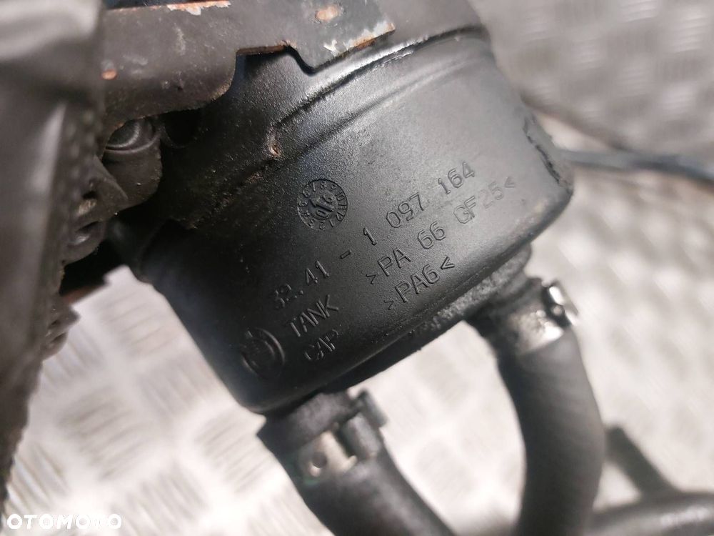 ZBIORNICZEK PŁYNU WSPOMAGANIA BMW E87 118d 2.0 D 1097164 6764737 - 3