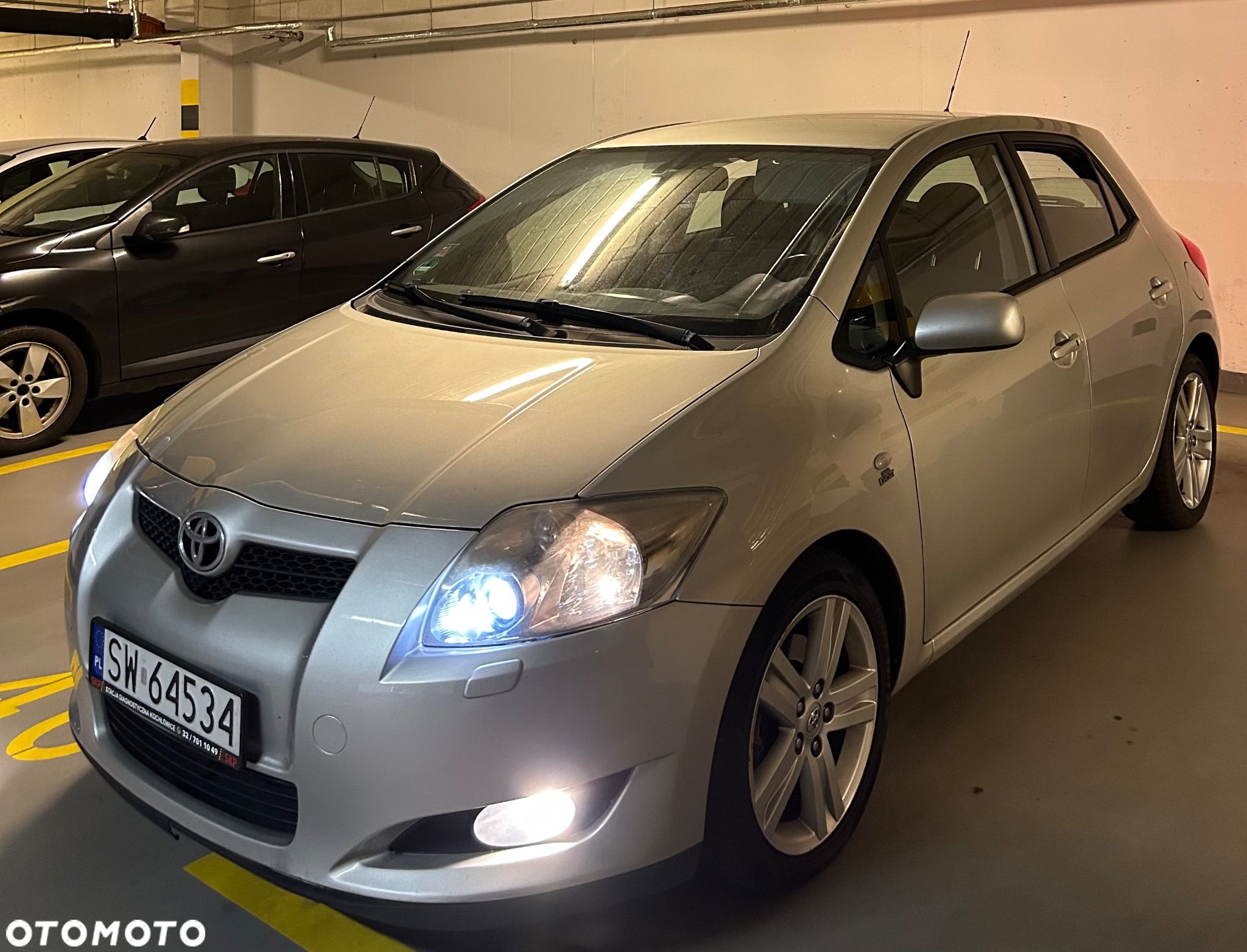 Toyota Auris 2.2 D-4D X + NAVI - 1