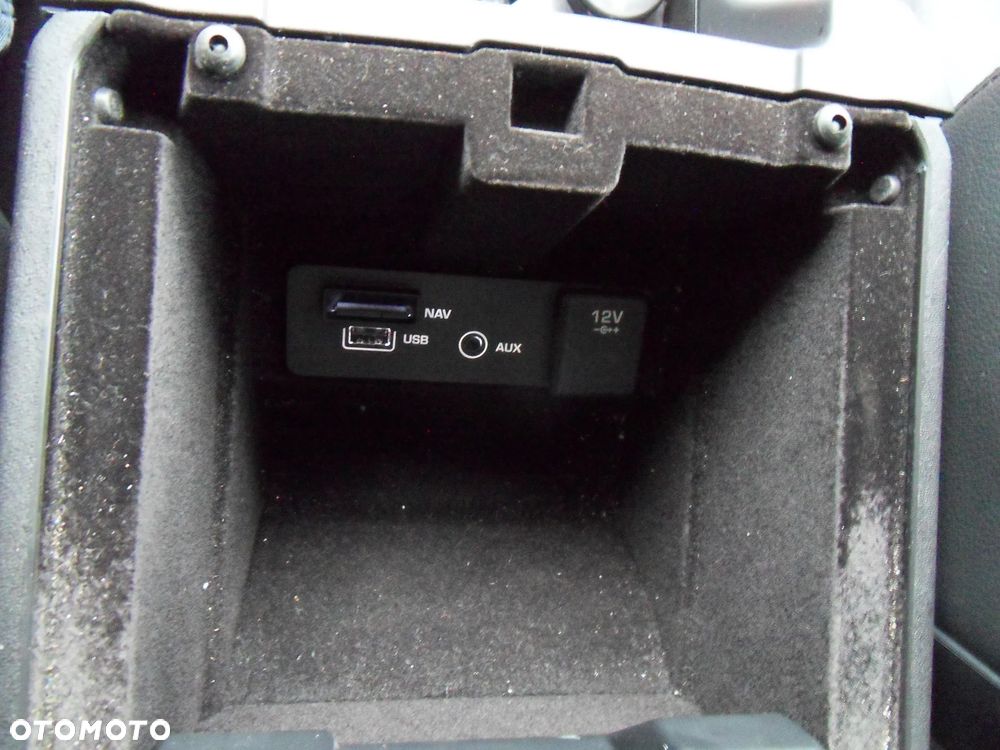 Land Rover Discovery Sport 2.0 TD4 HSE Luxury - 24