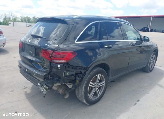 Mercedes-Benz GLC 300 4MATIC 9G-TRONIC - 4
