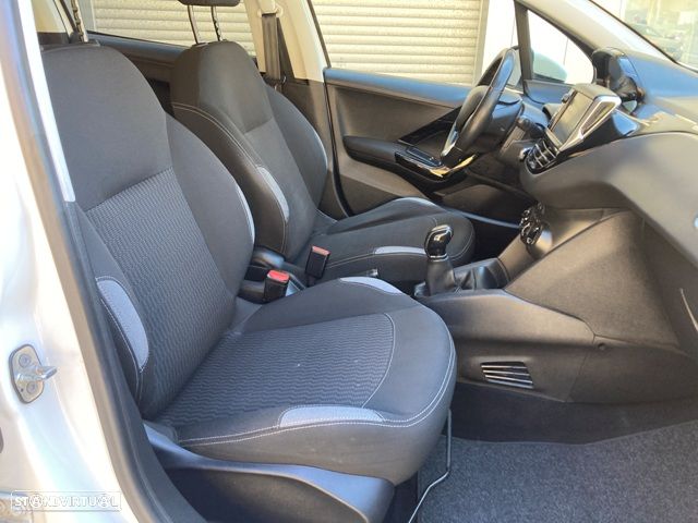 Peugeot 208 1.6 BlueHDi Style - 28