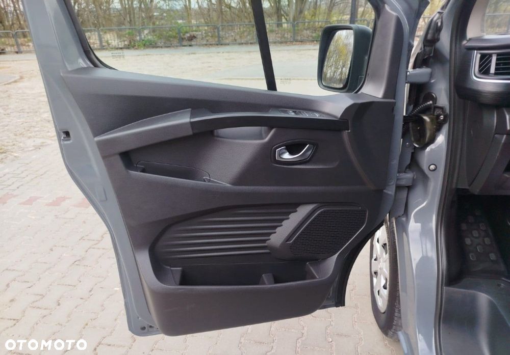 Renault Trafic - 12