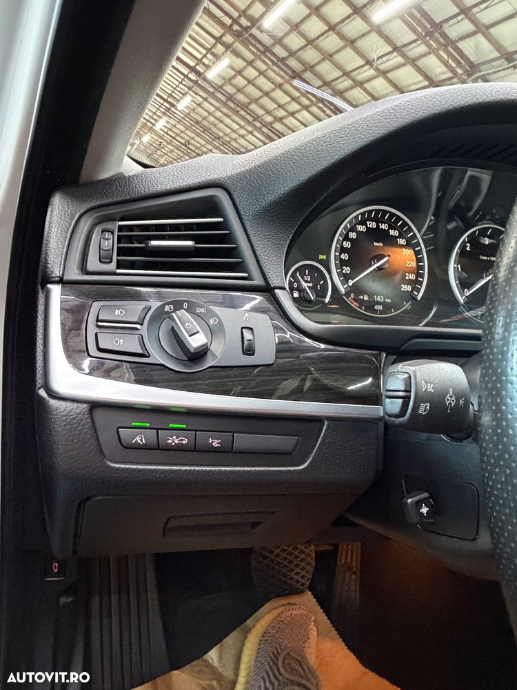BMW Seria 5 525d xDrive Sport-Aut. - 16