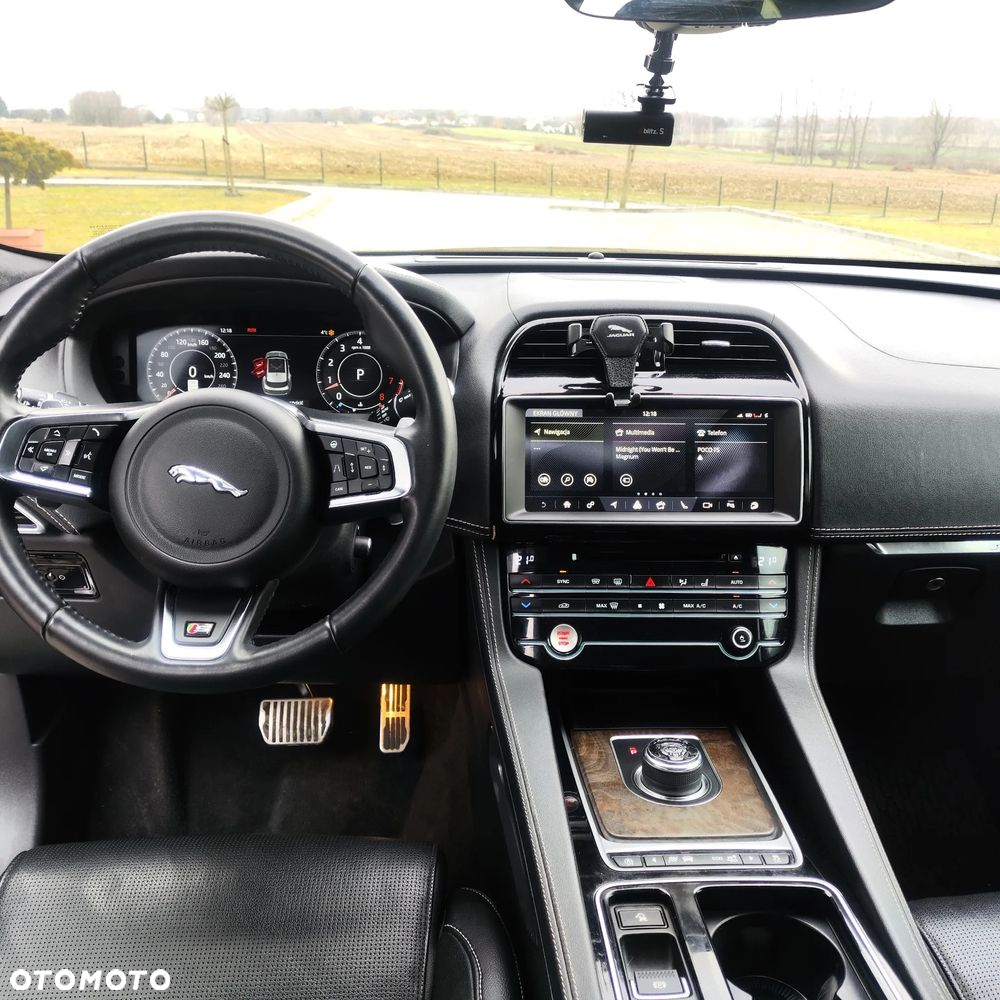 Jaguar F-Pace S AWD - 20