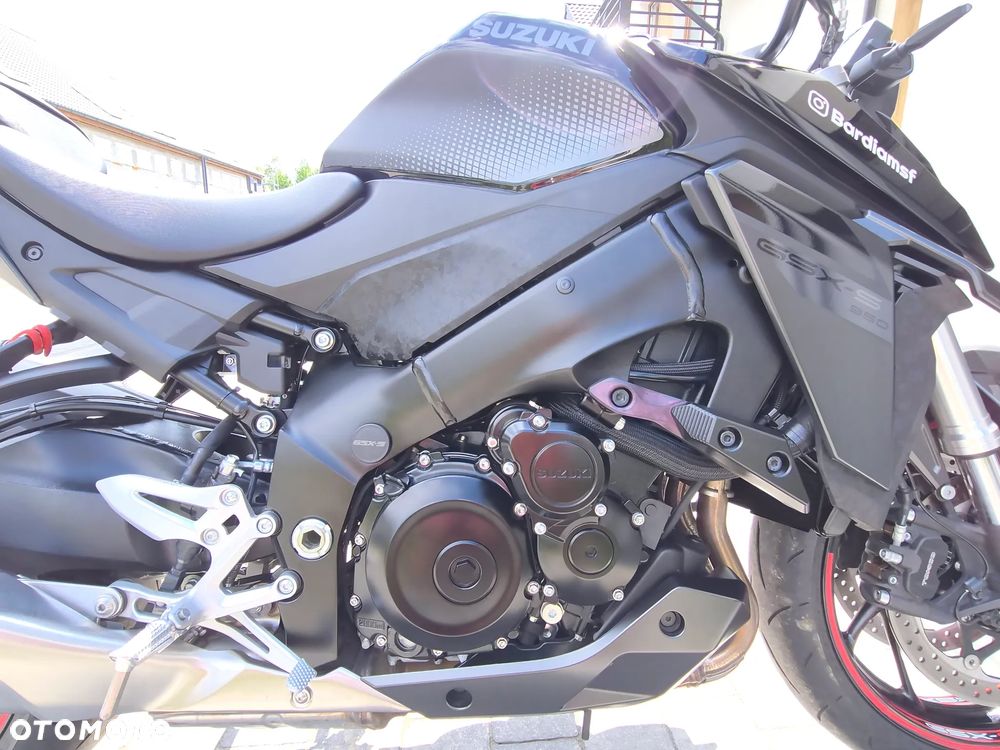 Suzuki GSX - 12