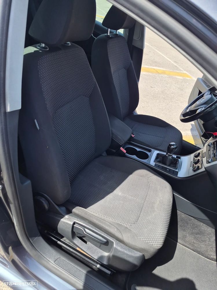VW Passat Variant 1.6 TDI BlueMotion - 20