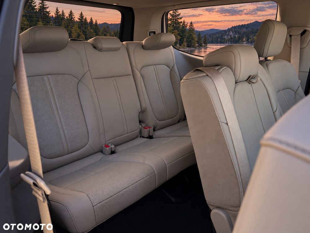 Jeep Wagoneer - 22