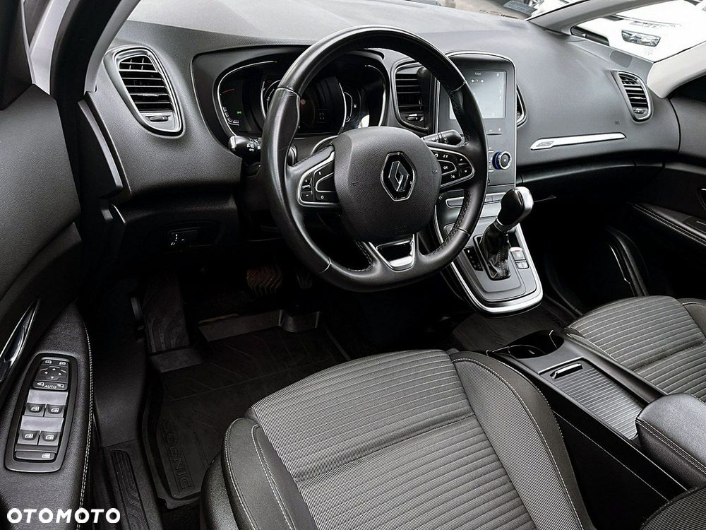 Renault Grand Scenic - 17