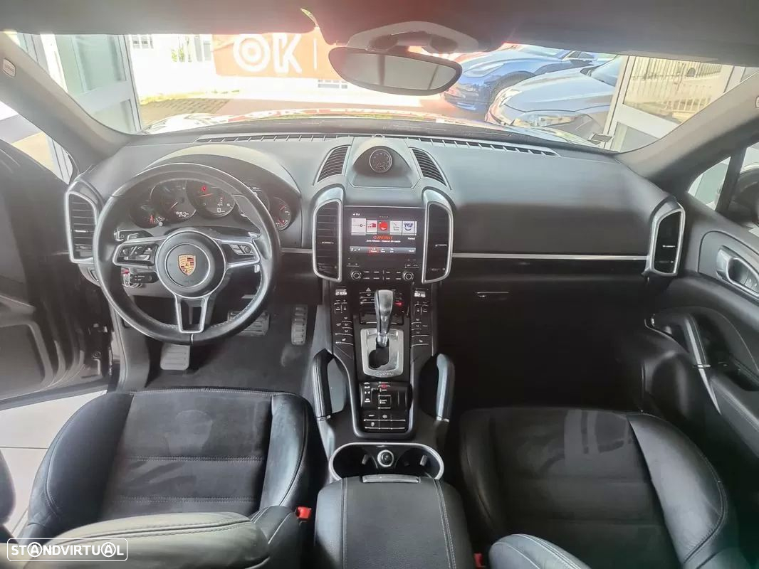 Porsche Cayenne - 21