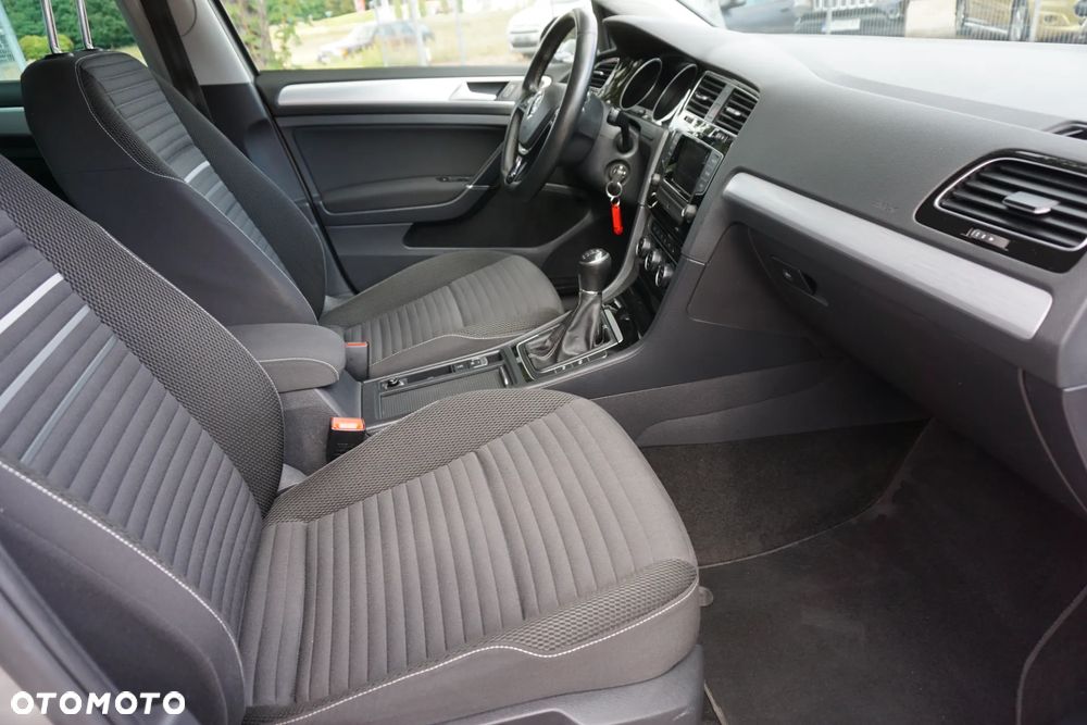 Volkswagen Golf 2.0 TDI BlueMotion Technology Cup - 17
