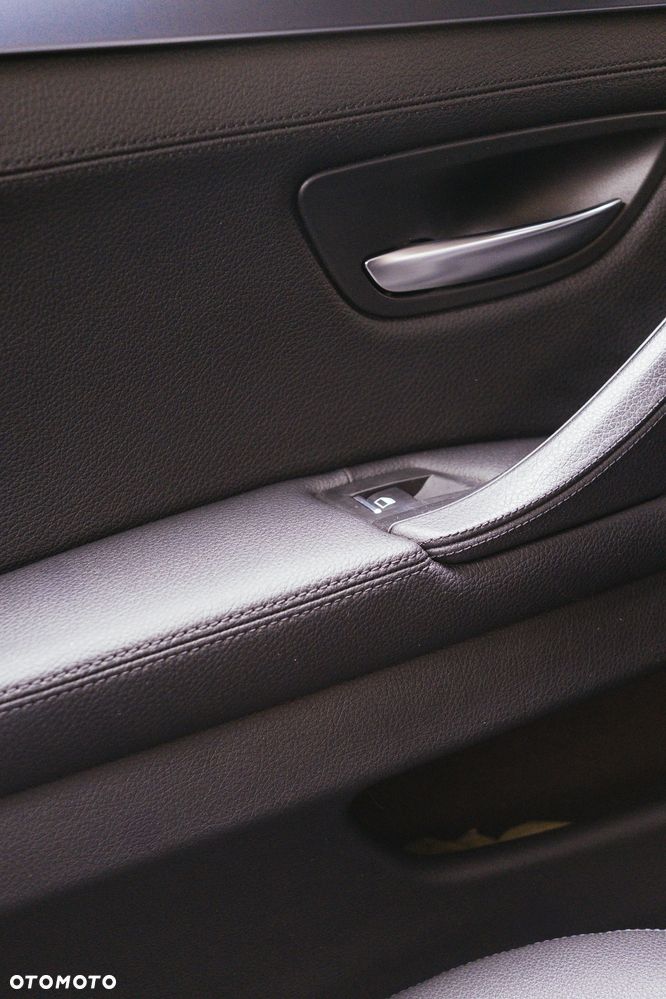 BMW Seria 5 530d xDrive - 7