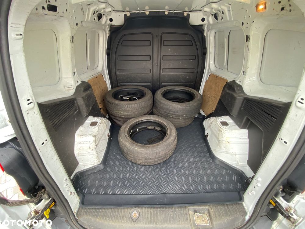 Ford Transit Courier - 16