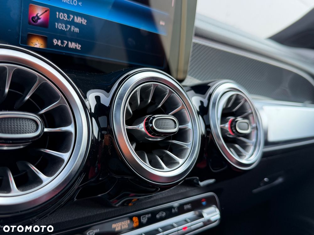 Mercedes-Benz GLB 250 4-Matic AMG Line 8G-DCT - 26