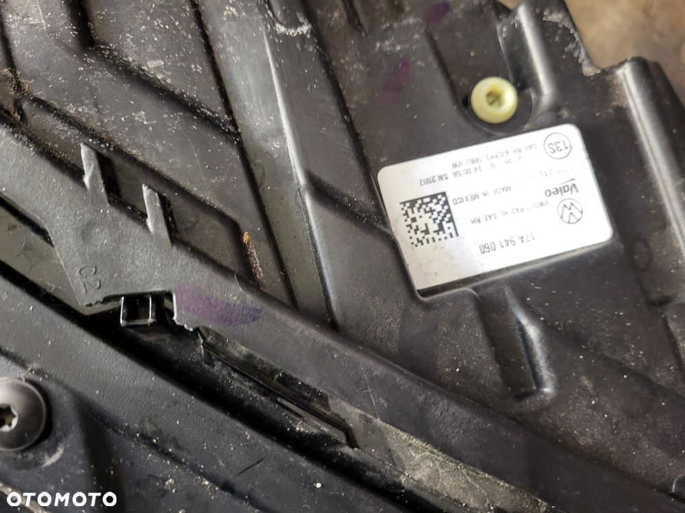 volkswagen jetta  2025rok lampy przód uszkodzone - 4