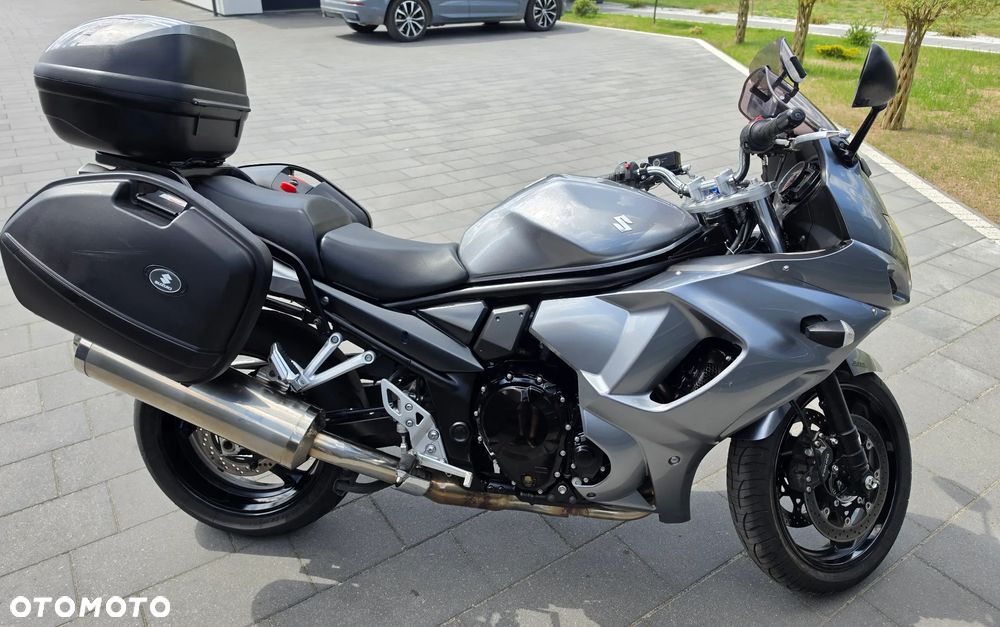 Suzuki GSX - 18