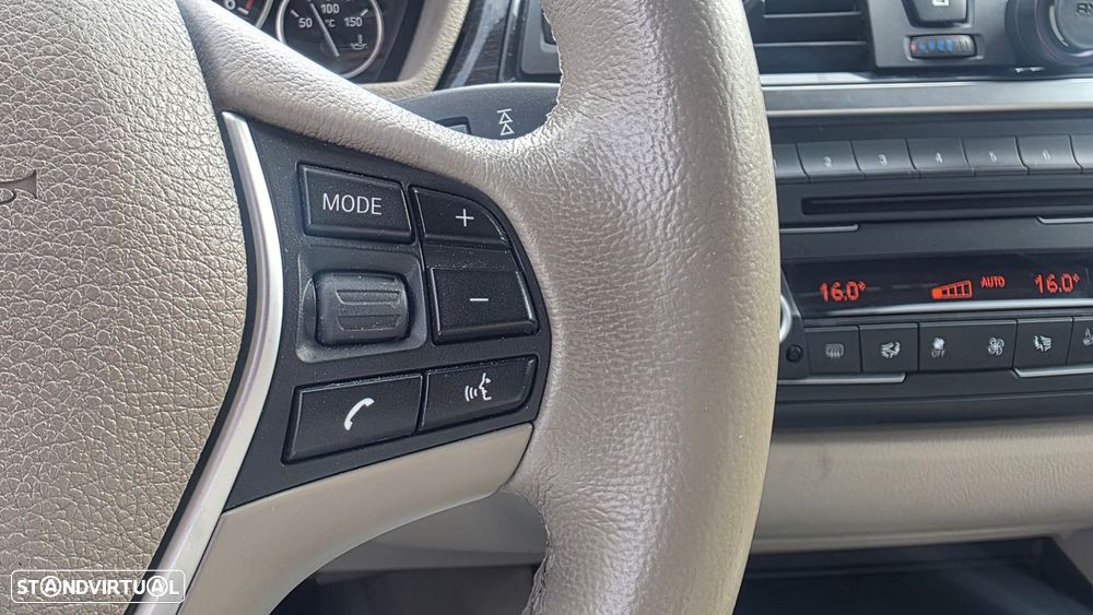 BMW 320 d Auto Line Luxury - 26