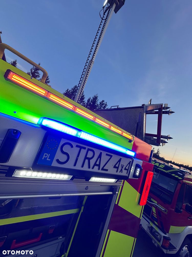 MAN Straż pożarna, Pojazd pożarniczy, Wóz strażacki MAN L80 GBA 3000l wody, reduktor, maszt oświetleniowy, wysokie kąty natarcia, wyciągarka, CNBOP - 30