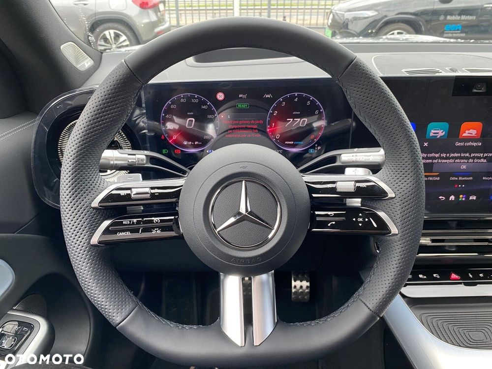 Mercedes-Benz GLB - 13