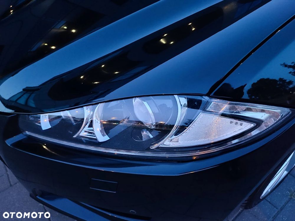 Jaguar XF 2.2 D R-Sport - 37