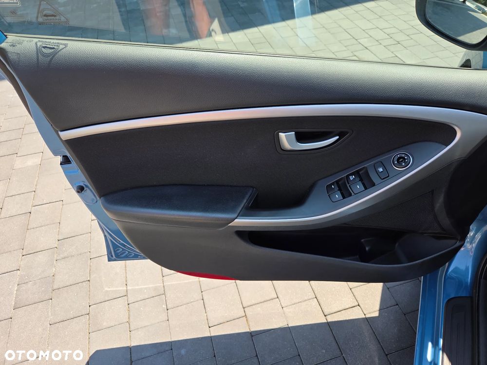 Hyundai i30 1.6 Comfort - 11