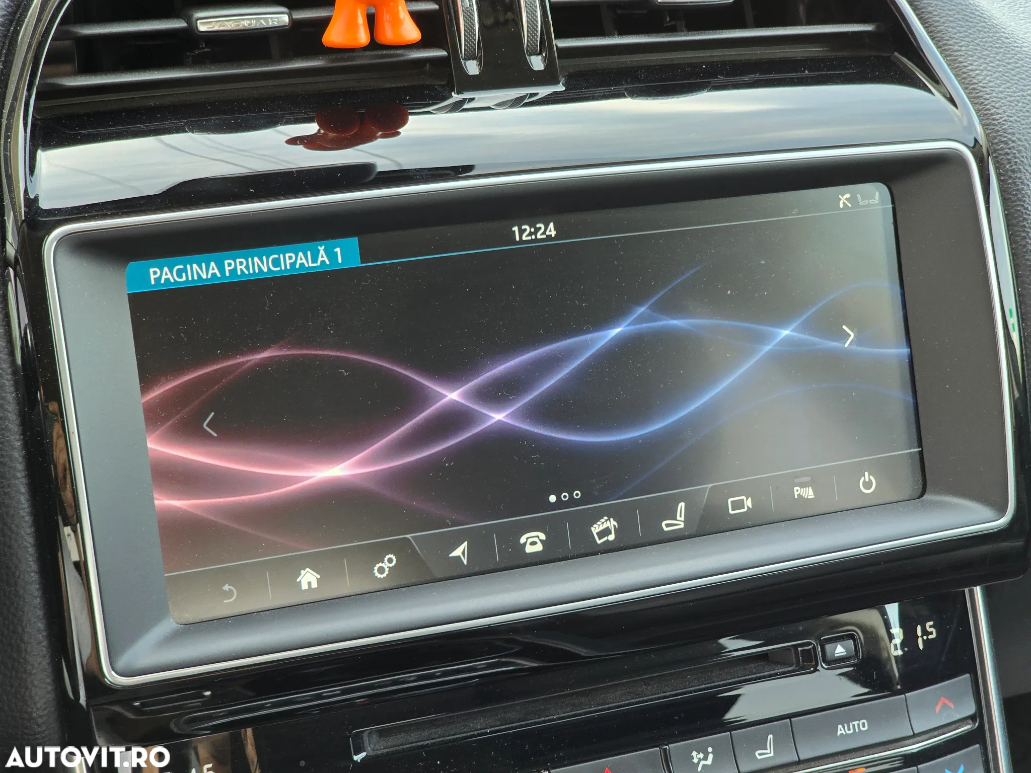 Jaguar XE - 23