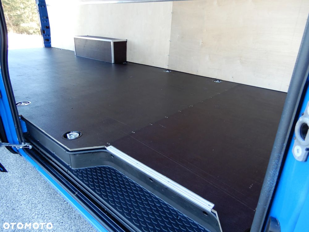 Iveco Daily 35S18 3.0 HPI 180 KM POWER Furgon Blaszak XXL 4.70 CM MAXI LONG Wysokość H2 1900 mm WZMACNIANE ZAWIESZENIE 968 Kg Ładowność HAK 3500 Kg Rozstaw Osi 4100 mm DMC 3500 Kg, WZMACNIANY Stan NOWY NIE UŻYWANY OKAZJA DOSTEPNY I GOTOWY - 23