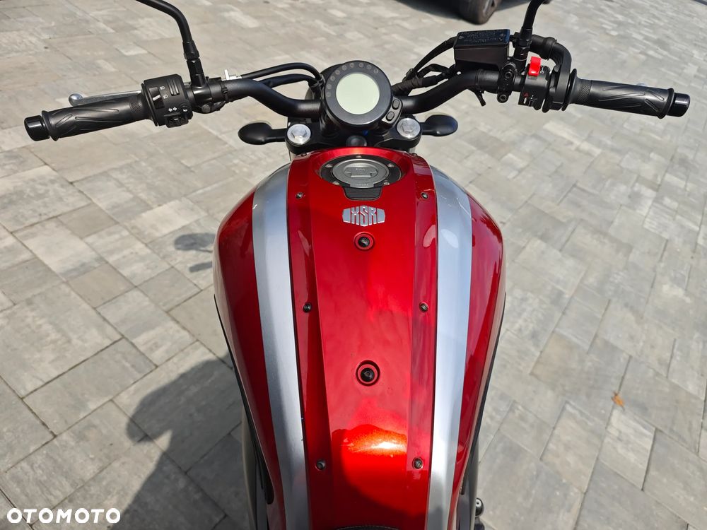 Yamaha XSR - 8