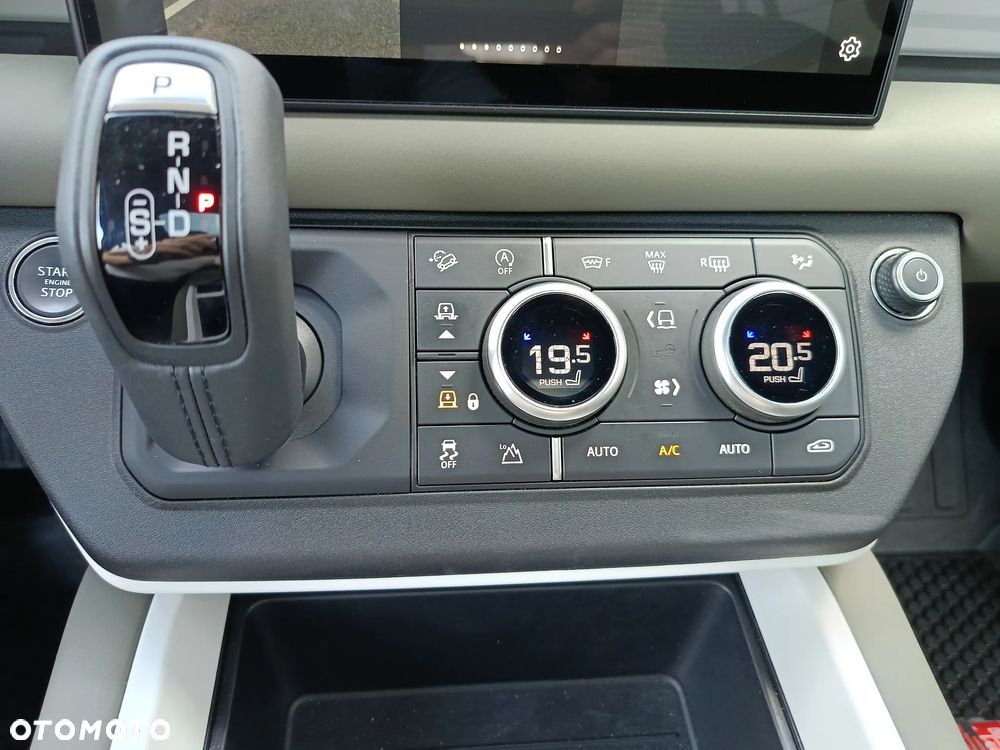 Land Rover Defender - 18