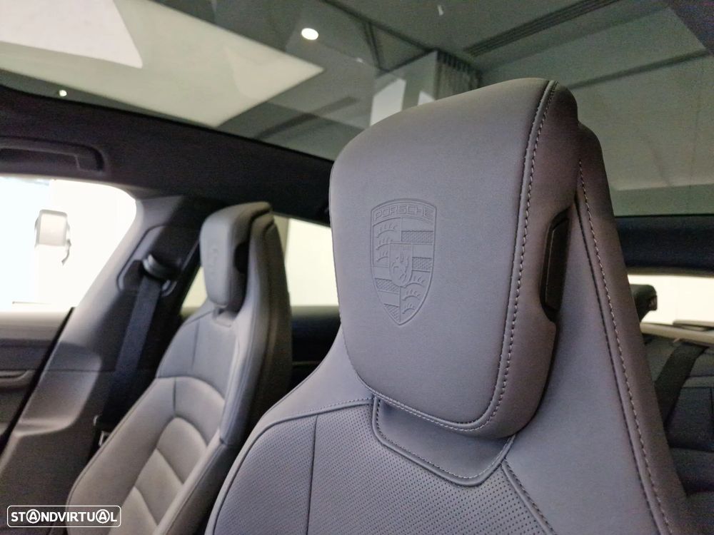 Porsche Taycan Sport Turismo - 19